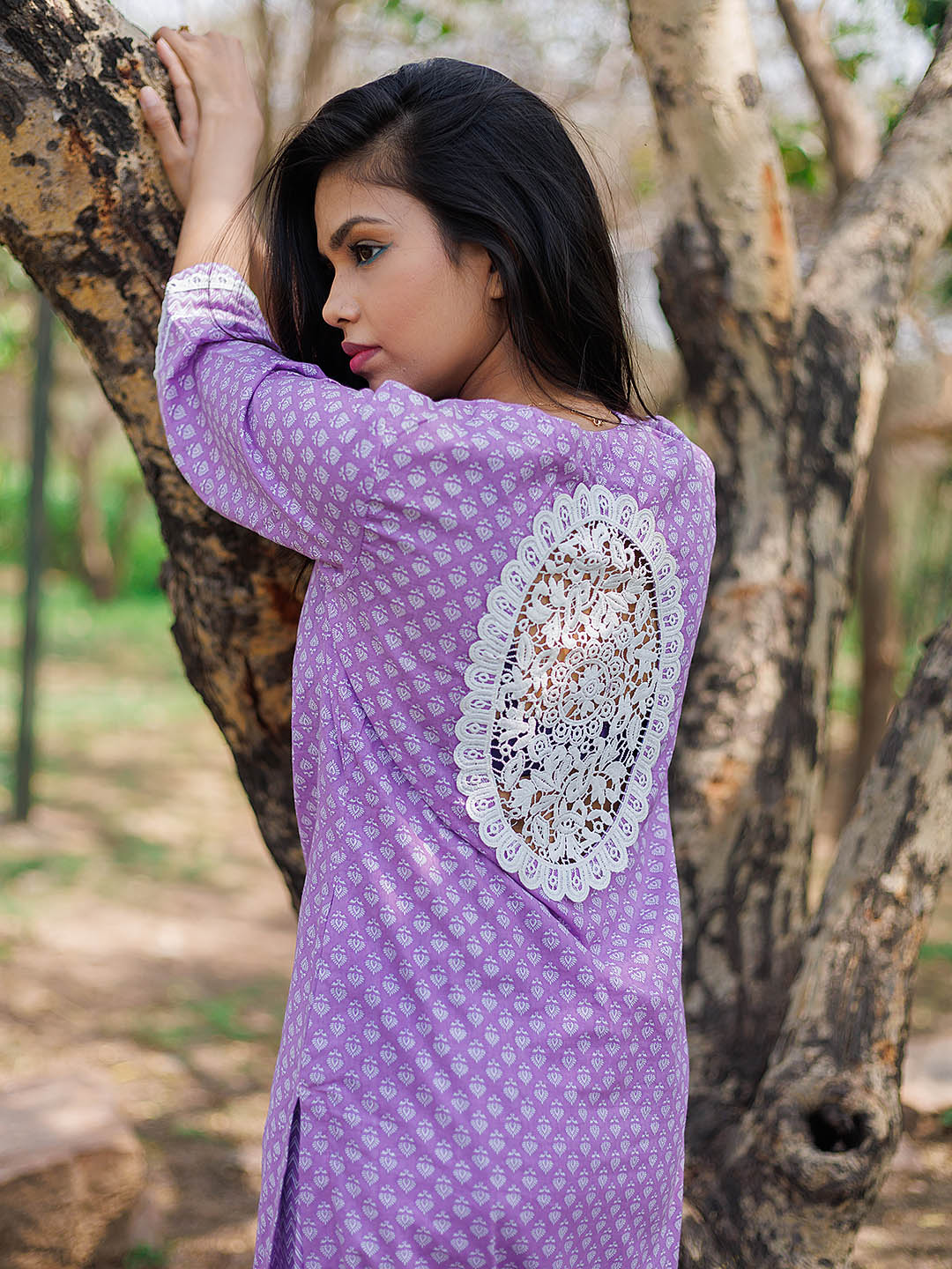 Mauve kurta set with lace details and sleeves with Back lace patch.