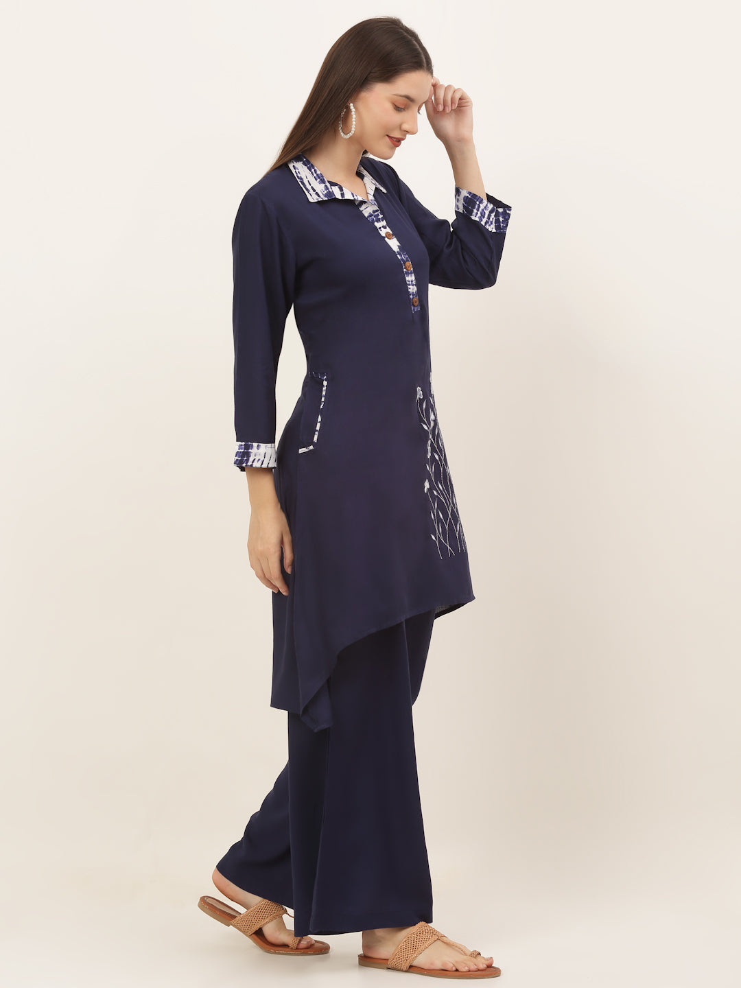 Women Blue Printed Kurti with Trousers