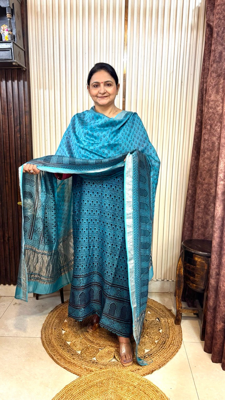 Maheshwari Silk Bagh Hand Block Printed Kurta Set With Tissue Zari Pallu Dupatta - Set of 3