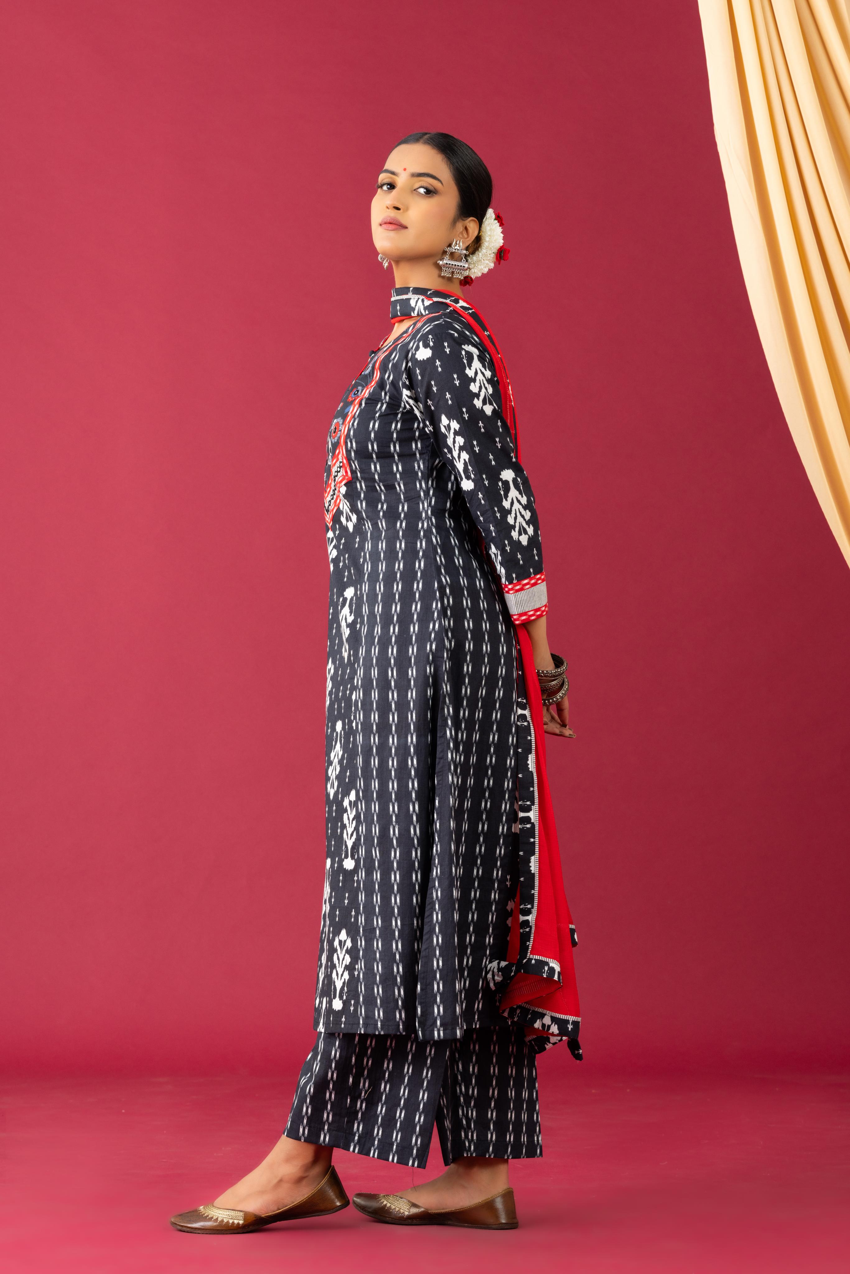 Bahaar Black ikkat print kurta set