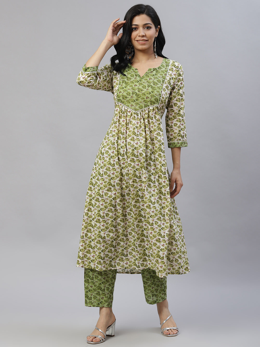 Women Green Floral Panelled Gotta Patti Pure Cotton Kurta Set