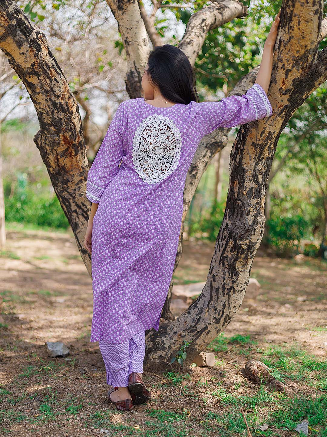 Mauve kurta set with lace details  and sleeves with Back lace patch.