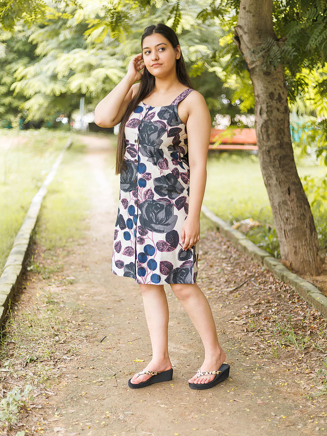 Woman Pure Cotton Floral Dress with Lace details