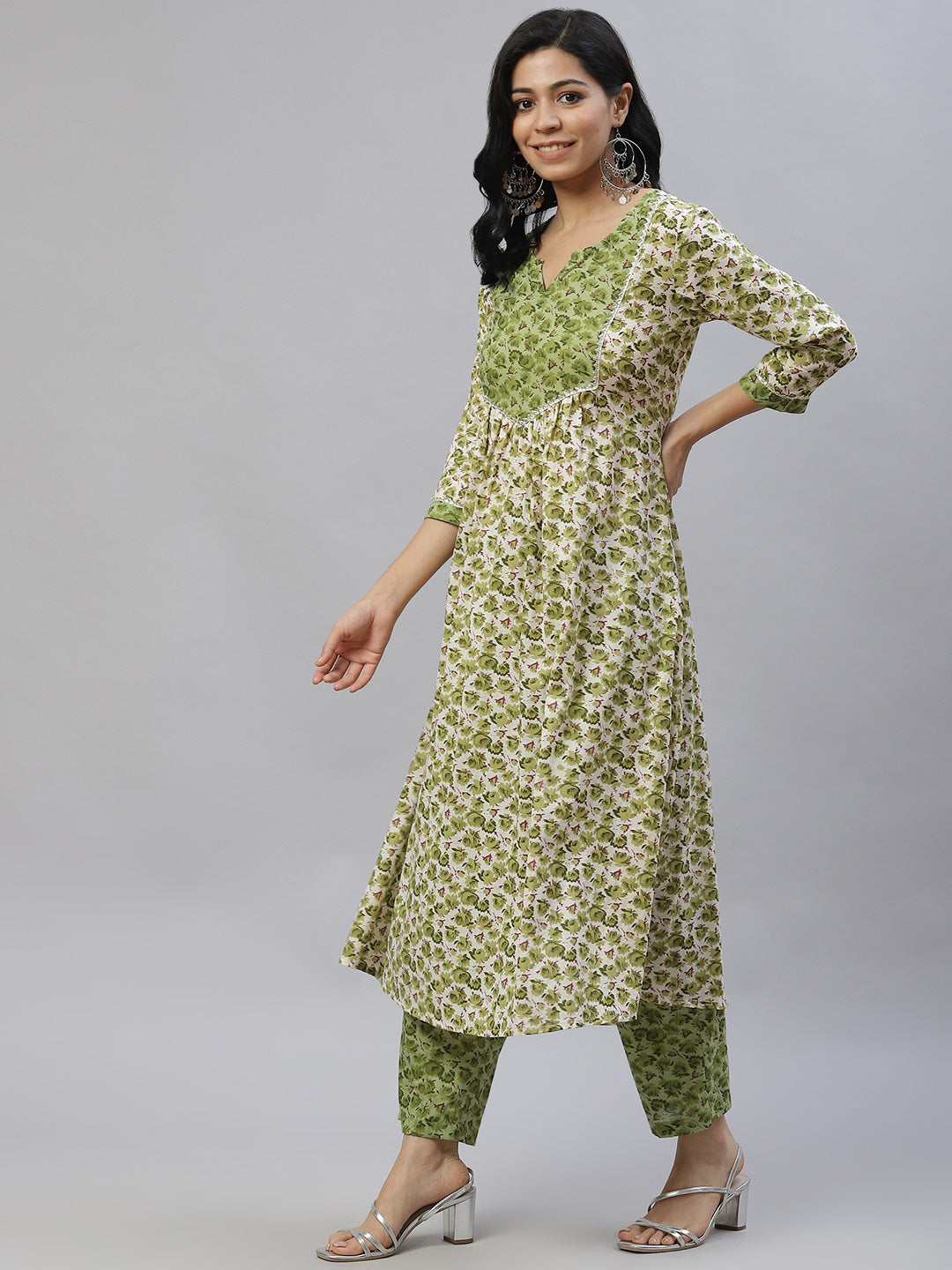 Women Green Floral Panelled Gotta Patti Pure Cotton Kurta Set