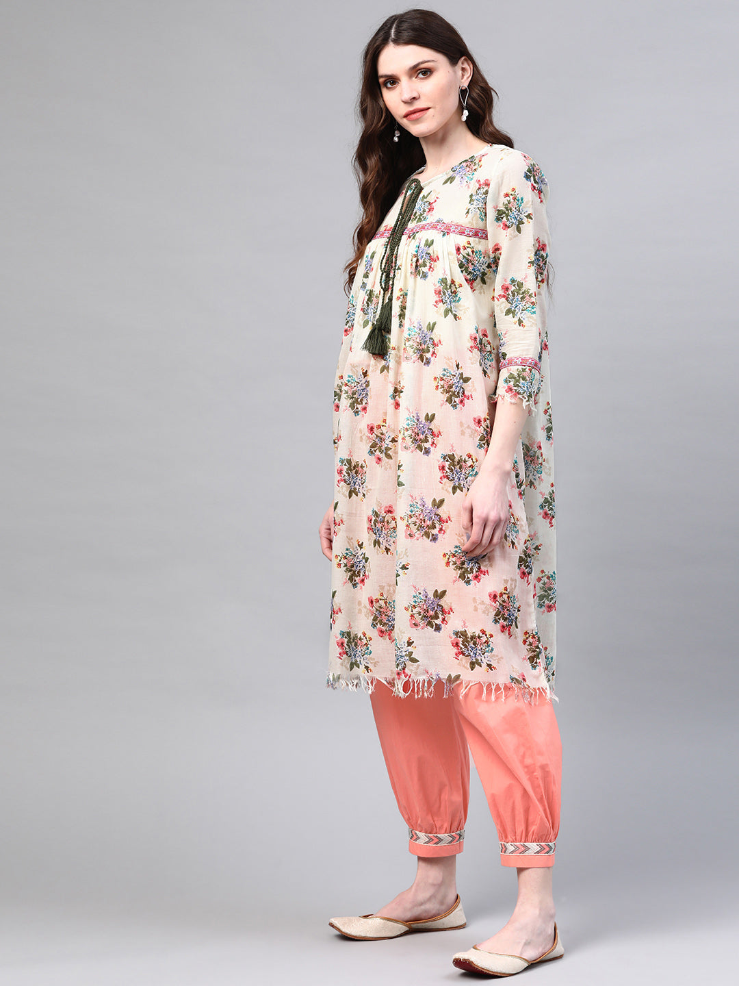 Women Off-White & Peach-Coloured Floral Printed Sustainable Kurta with Salwar