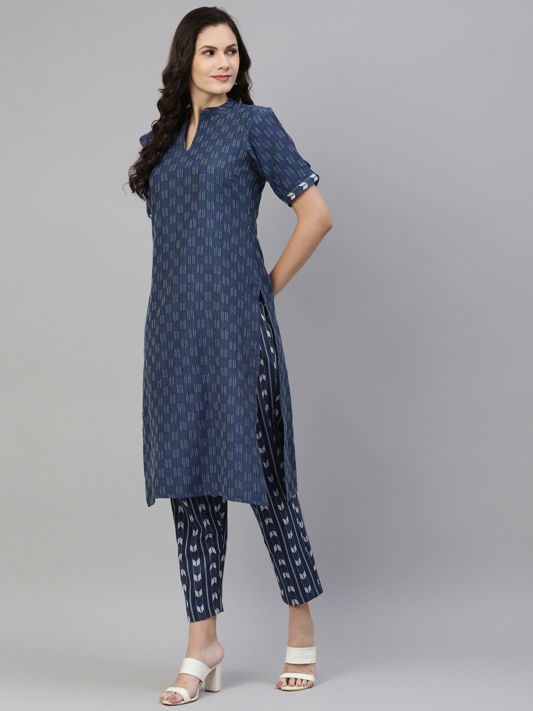 Women Blue Printed Pure Cotton Kurta with Trousers