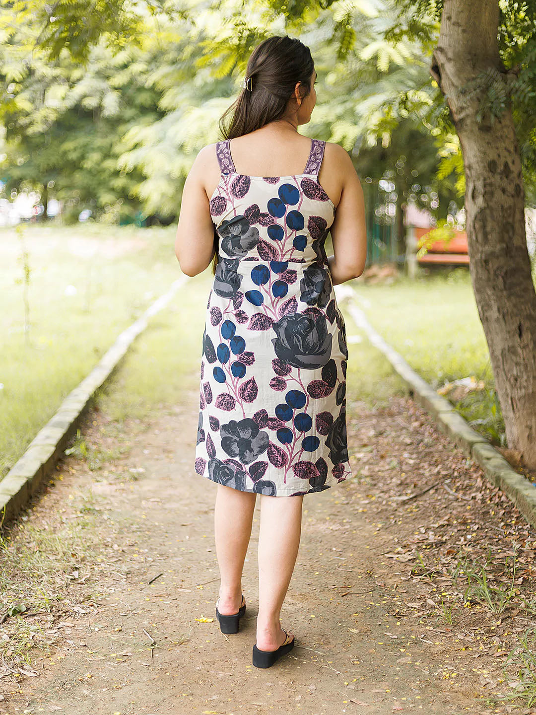 Woman Pure Cotton Floral Dress with Lace details