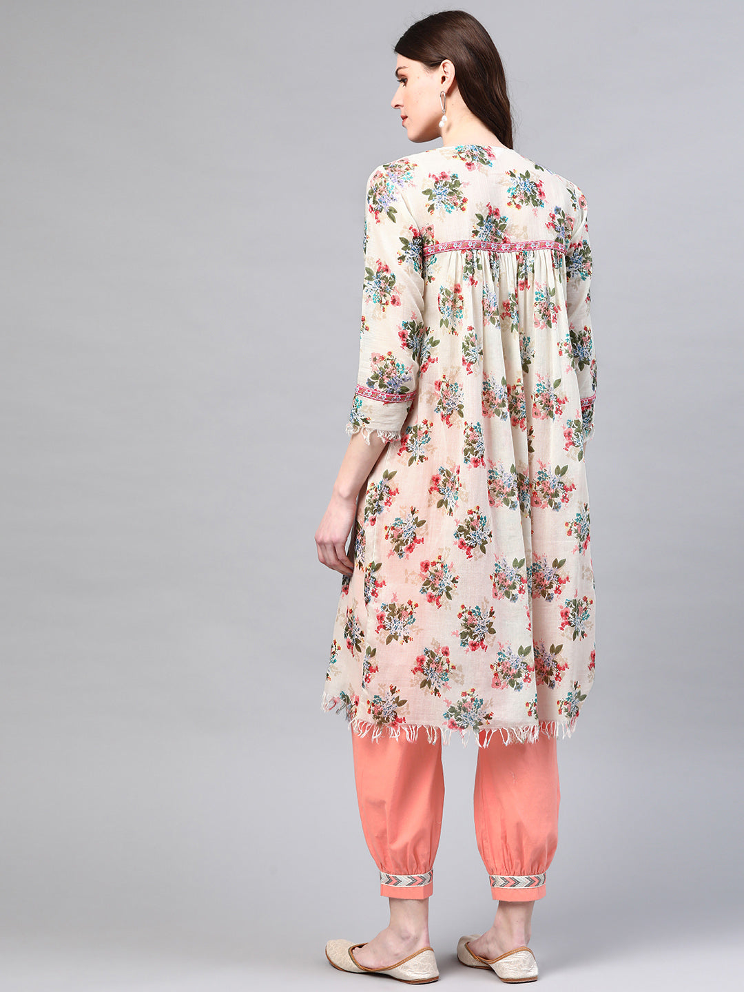 Women Off-White & Peach-Coloured Floral Printed Sustainable Kurta with Salwar