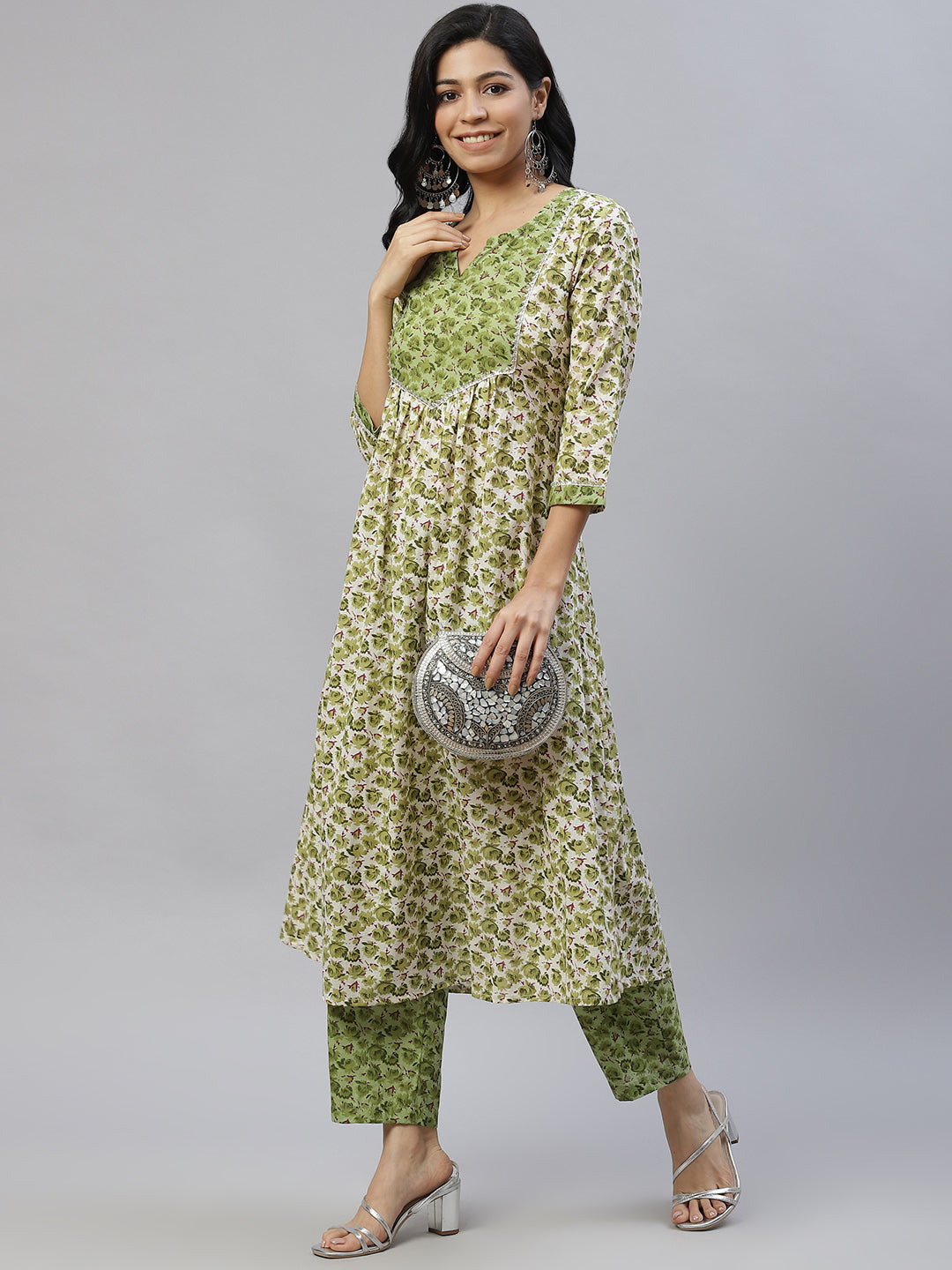 Women Green Floral Panelled Gotta Patti Pure Cotton Kurta Set