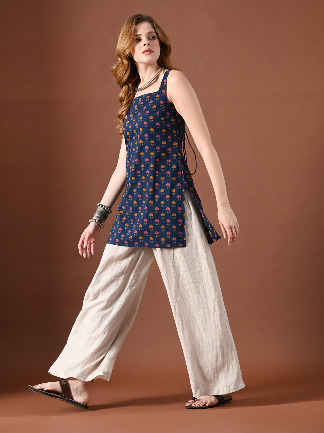 Women Floral Printed Square Neck Pure Cotton Backless Kurti