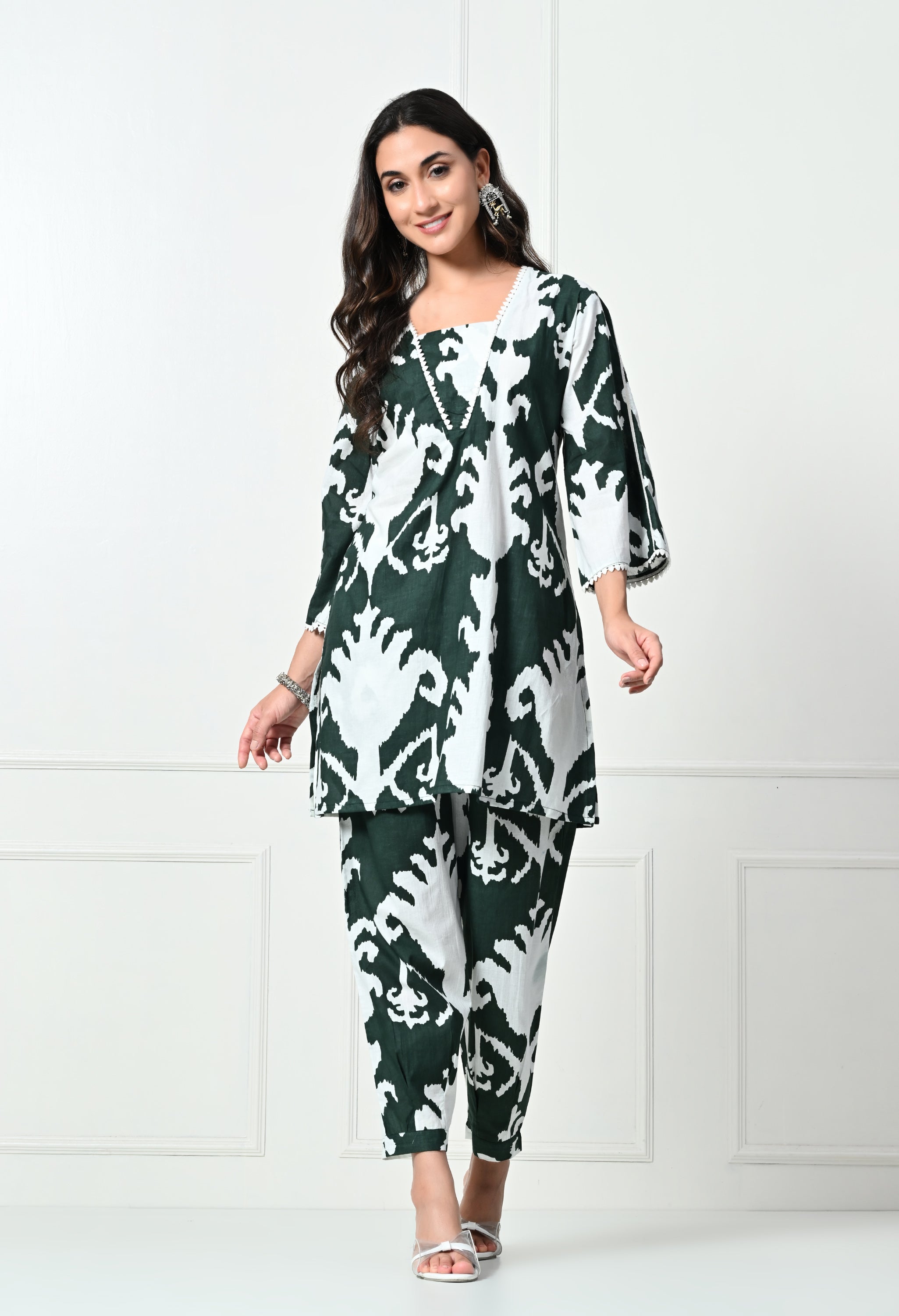 Green Big Flower Kurta Set With Lace details