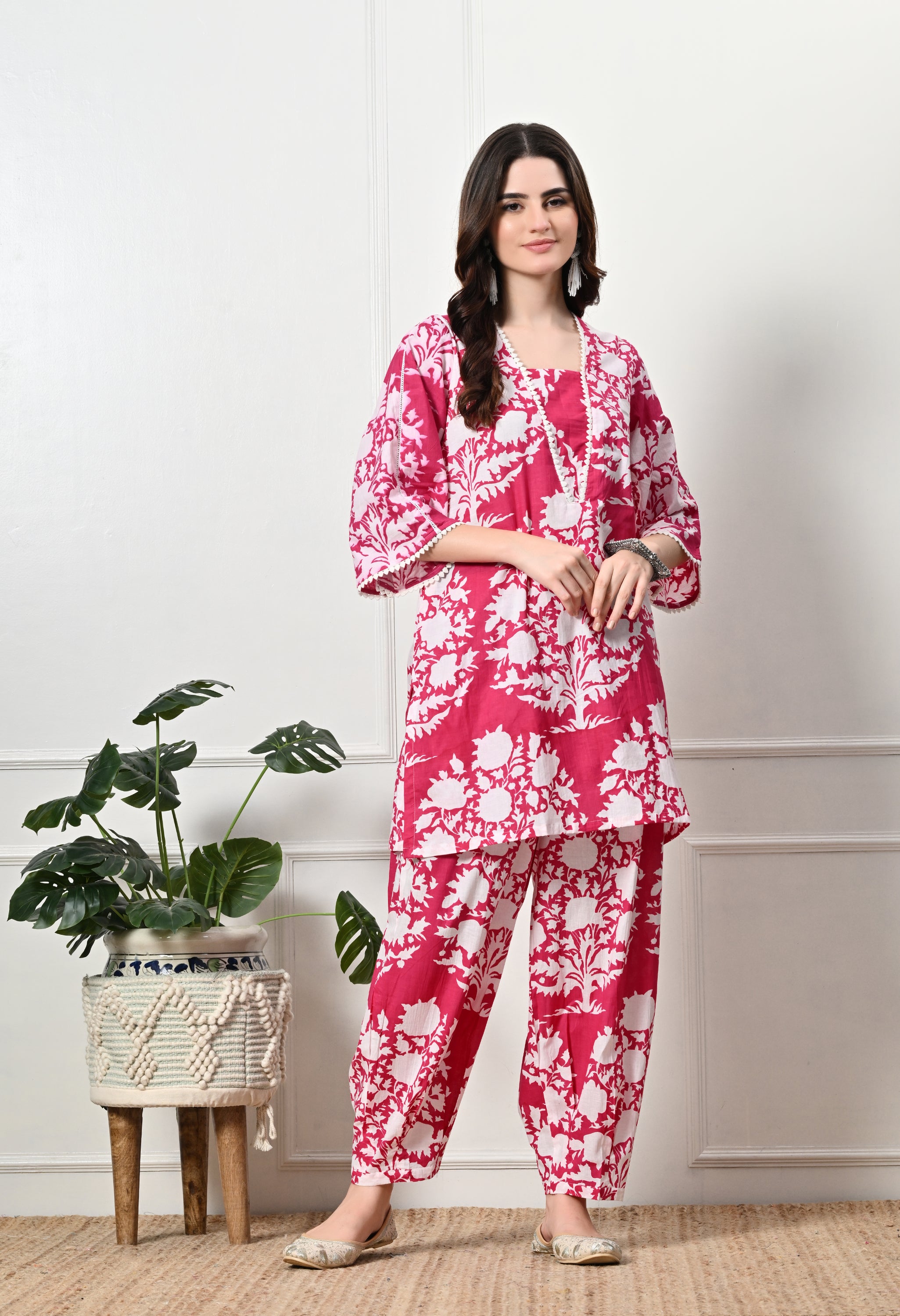 Pink FLoral kurta set with lace details