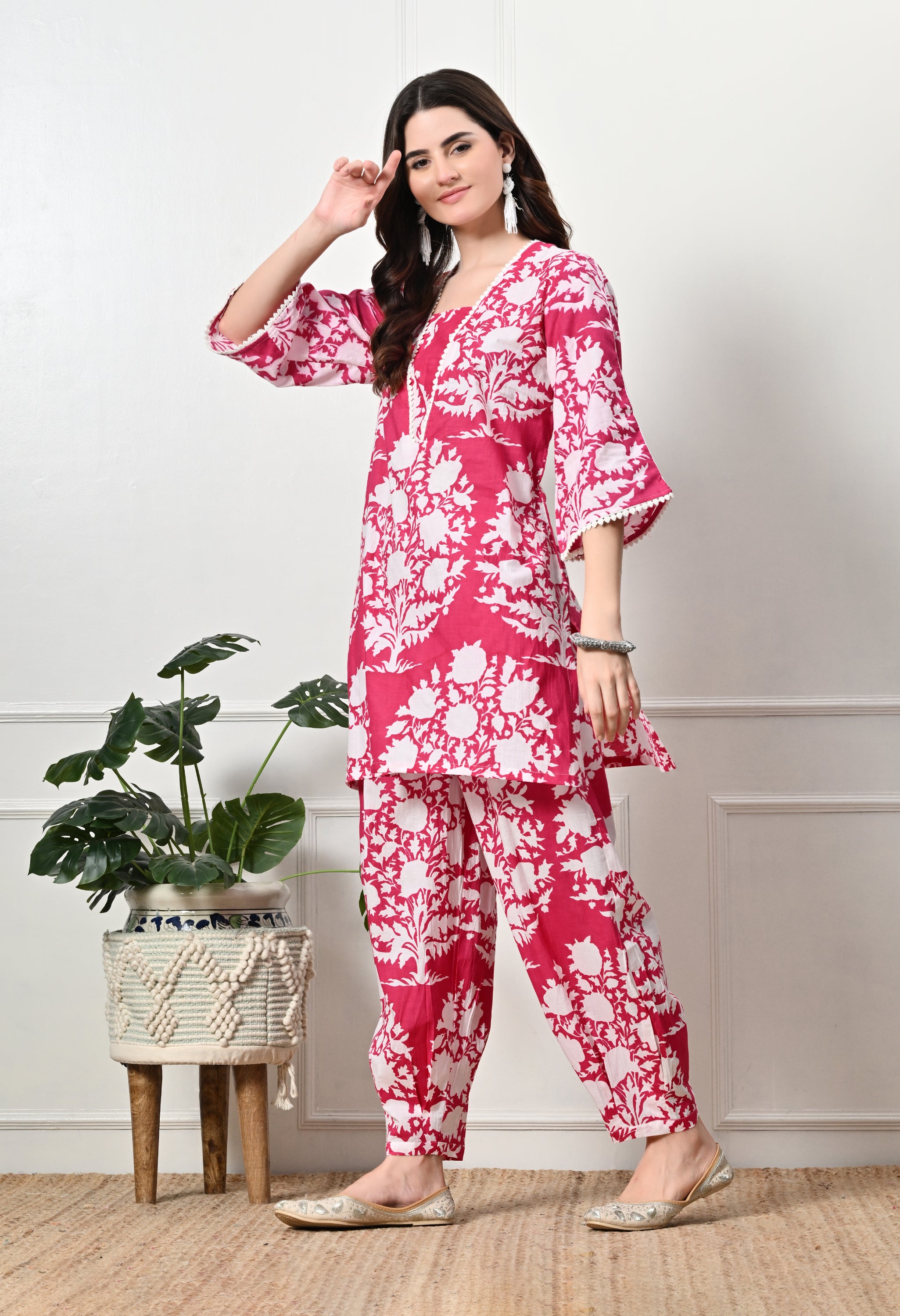 Pink FLoral kurta set with lace details