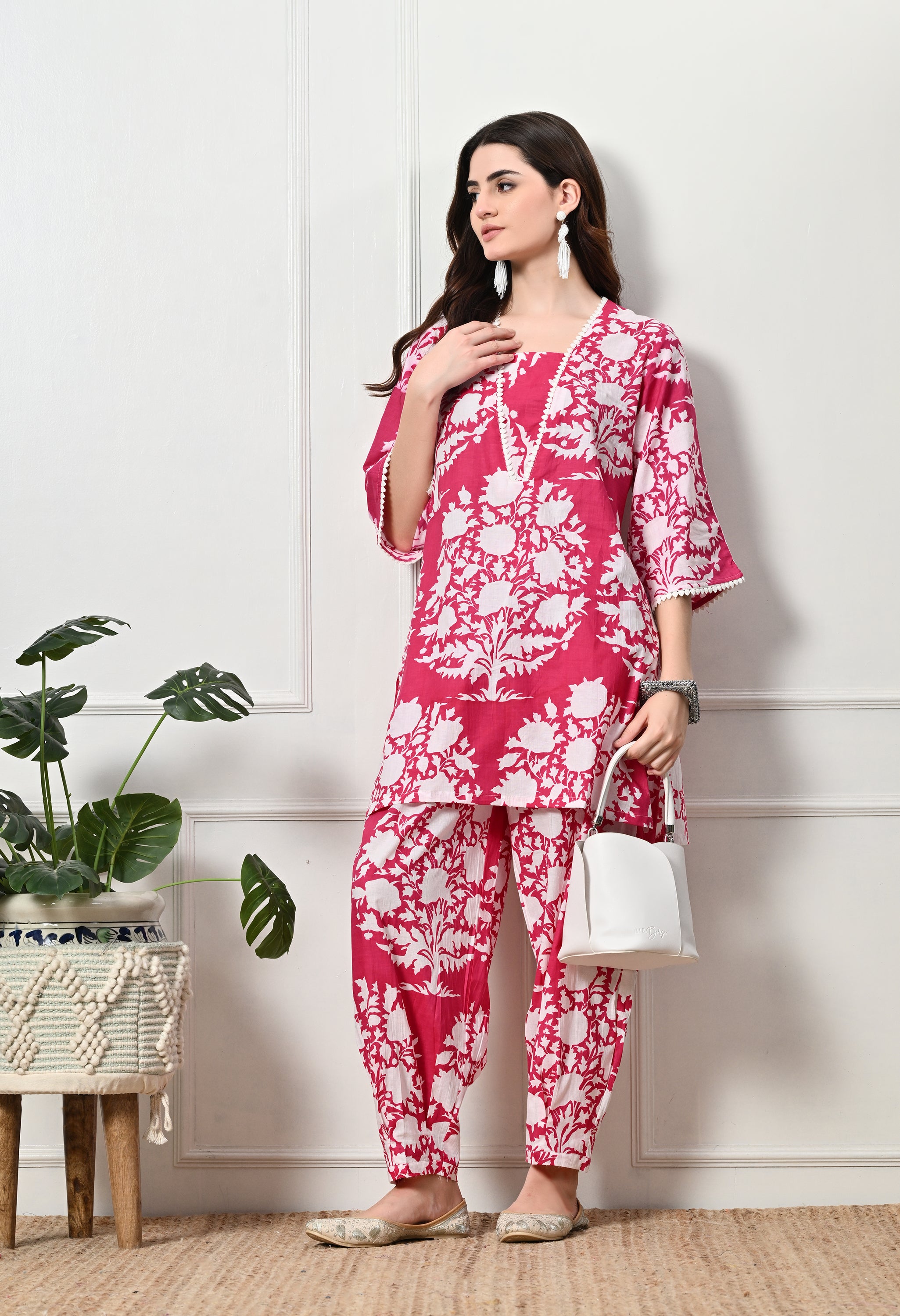 Pink FLoral kurta set with lace details