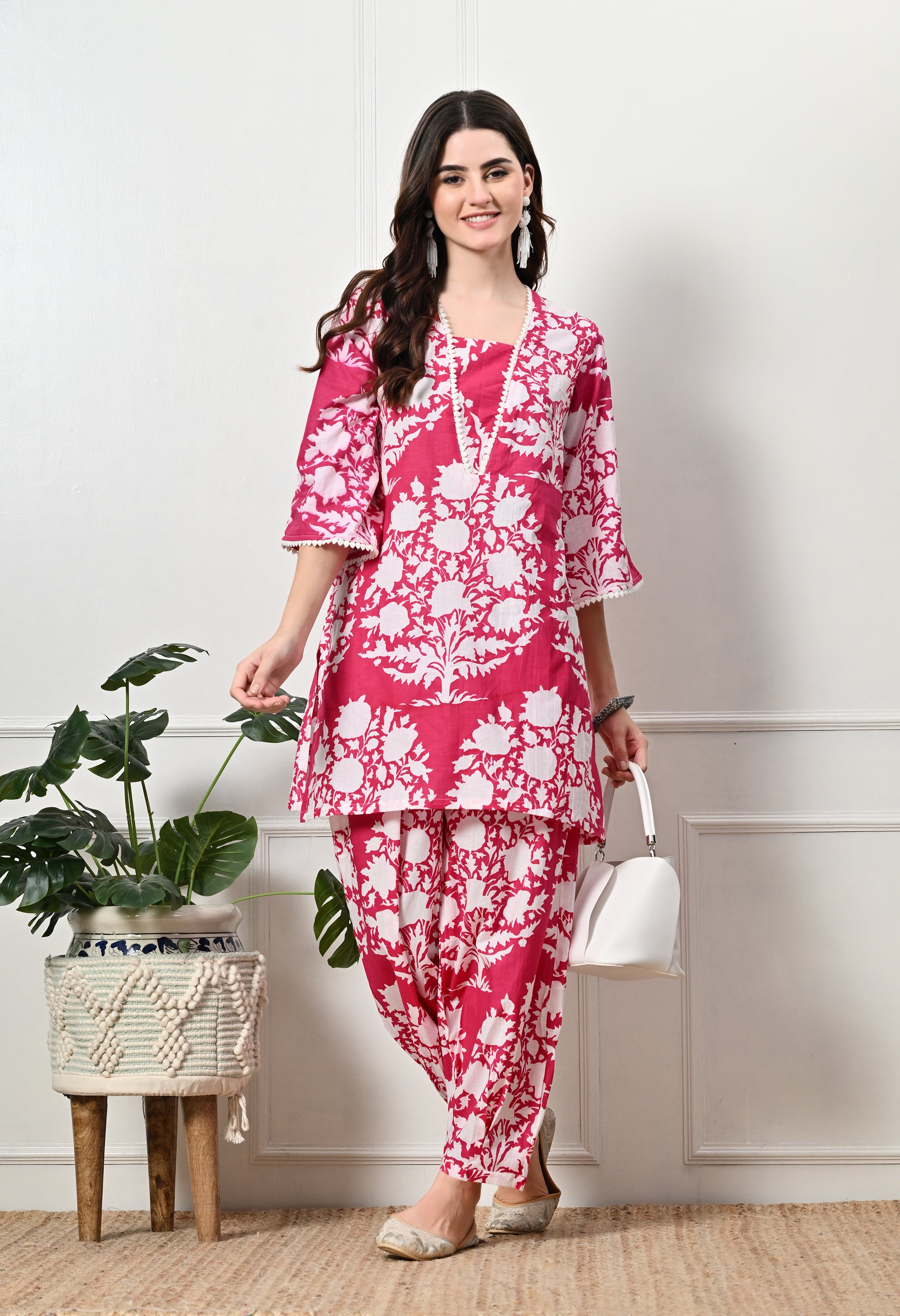 Pink FLoral kurta set with lace details