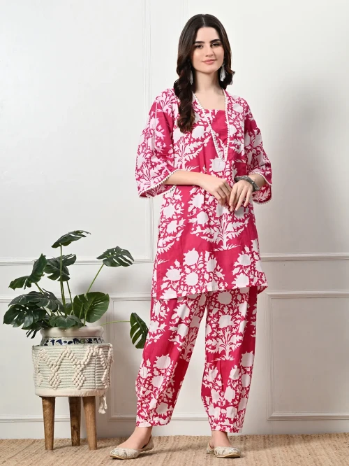 Pink FLoral kurta set with lace details